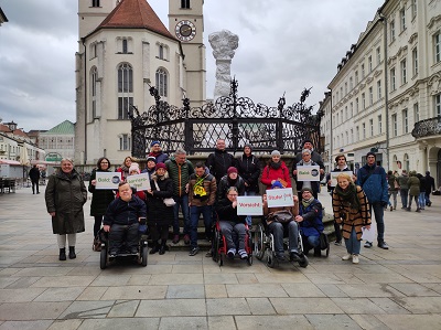 Gruppenfoto bei der Barrierentour durch Regensburg