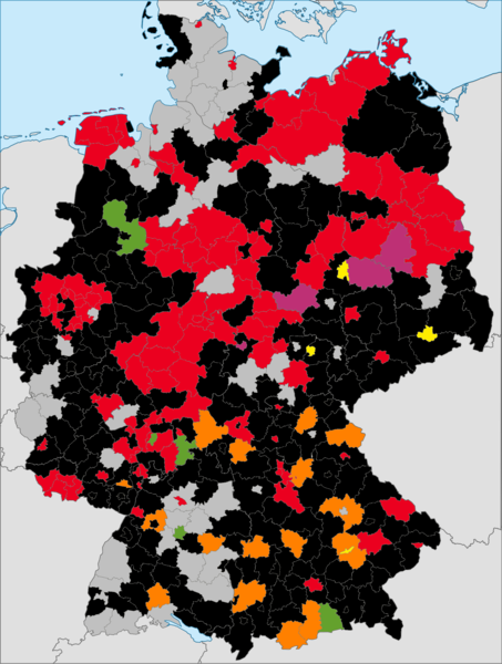 Während auf der Gemeindeebene die Parteizugehörigkeit sehr bunt gemischt ist, werden die meisten Landkreise/kreisfreien Städten von Politikern von Union oder SPD geführt