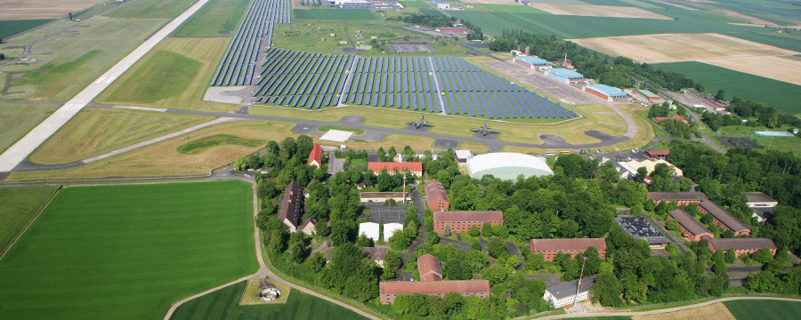 Der ehemalige US-Militärflugplatz in Giebelstadt ist heute wieder Flugplatz. Auf dem Gelände soll auch ein Gewerbegebiet entstehen.