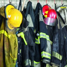Gerät und Schutzkleidung der Feuerwehr sind häufig längst austauschbedürftig.