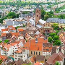 Das Preis-Leistungs-Verhältnis von Immobilien ist in Deutschland sehr unterschiedlich - in Mannheim etwa liegt der Abstand der Eigenkapitalrendite zur empfohlenen Mindestrendite bei 1,36 % . Deutlich besser ist er in Fürth und Bamberg mit 2,1 Prozent - Schlusslicht ist Düsseldorf mit nur 0,3 % 