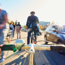 Fahrräder und Autos