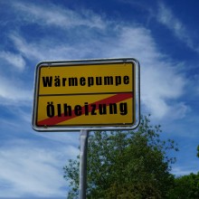 Schild Wärmepumpe statt Ölheizung
